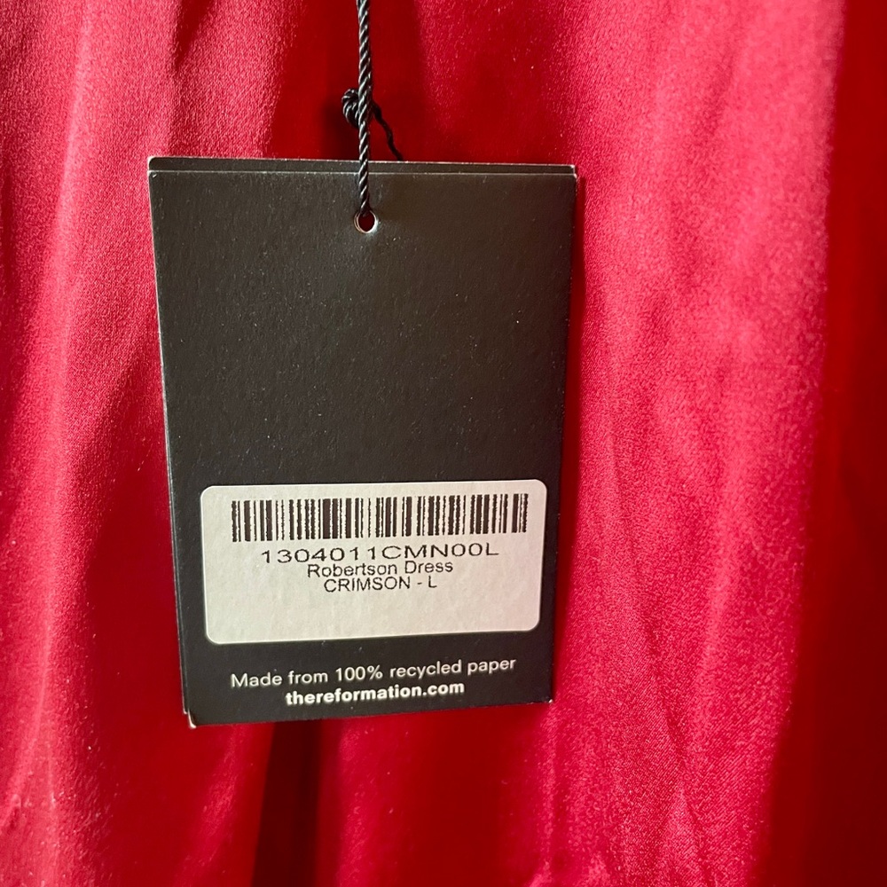 Elegant Red Satin Dress - Picture 6 of 6